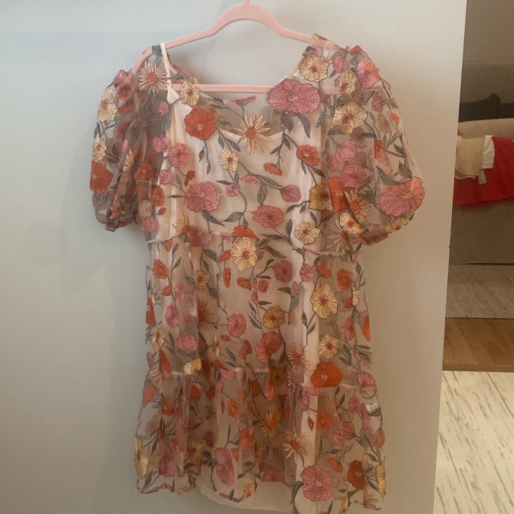 Pretty dress - reminds me of Taylor Swift :)